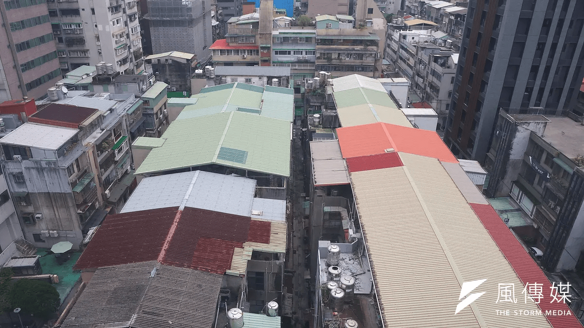 台灣進入高齡社會，許多屋齡超過30年的公寓、透天正在老化。（圖／顏麟宇攝）