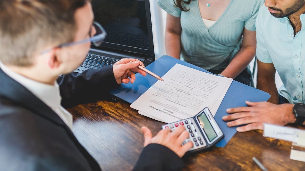 屋主賣房喊「實拿200萬」私下討現金 他怒：打房打到小老百姓