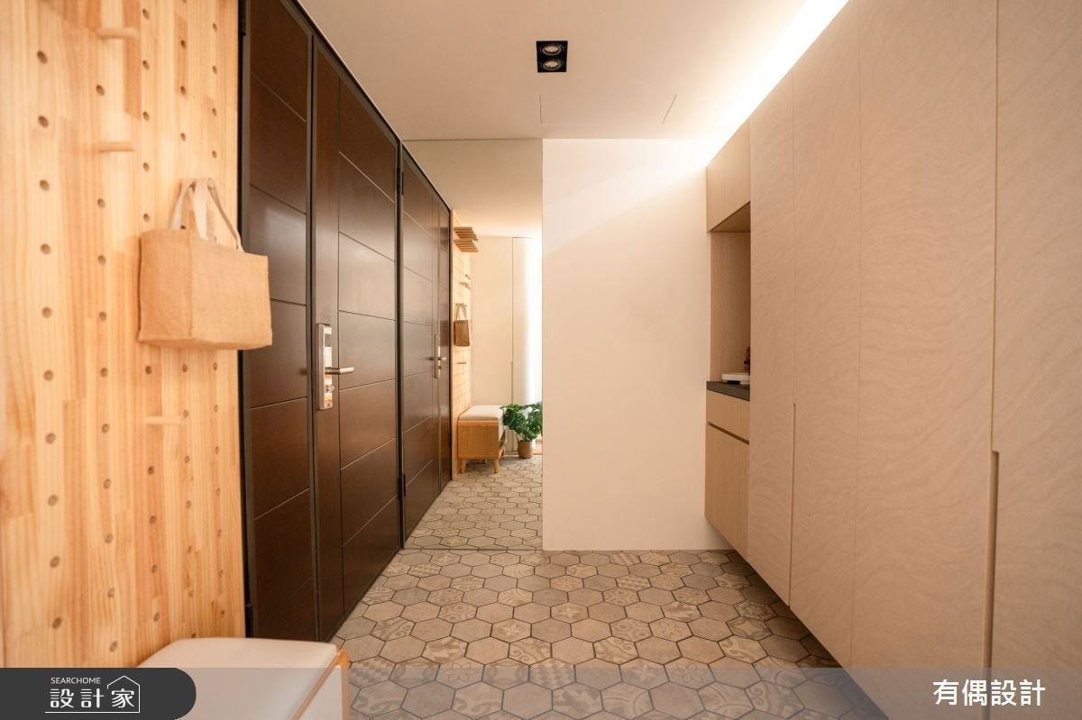 〔開箱影片〕35坪3房2廳，花磚玄關、洞洞板還有海量收納，與寵物共居的...