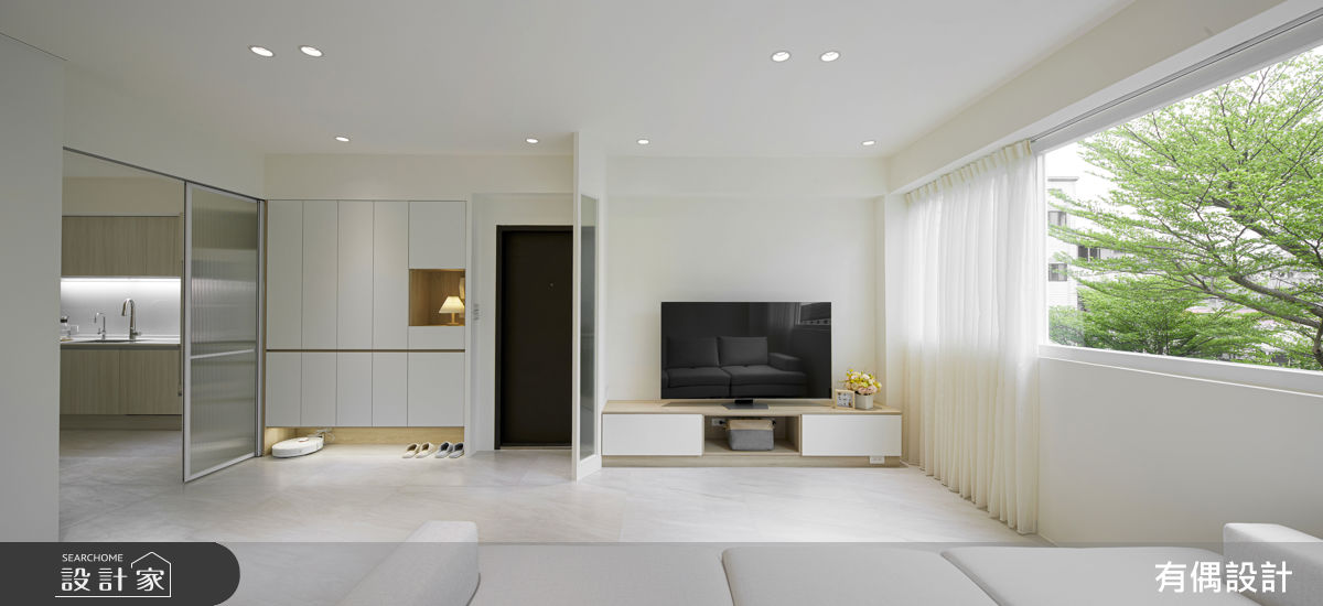 台北信義區老屋翻新，白色簡約的好感居家，大面開窗引景入室，一家四口...