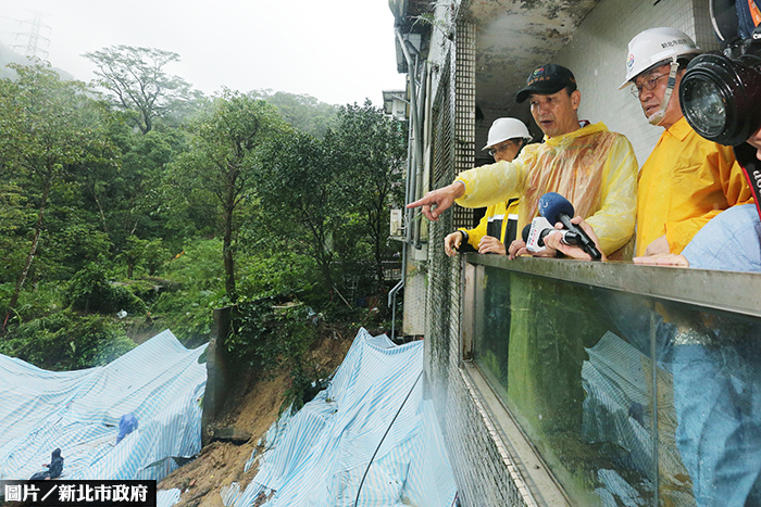 豪雨釀災掏空地基　新北市府派員搶救