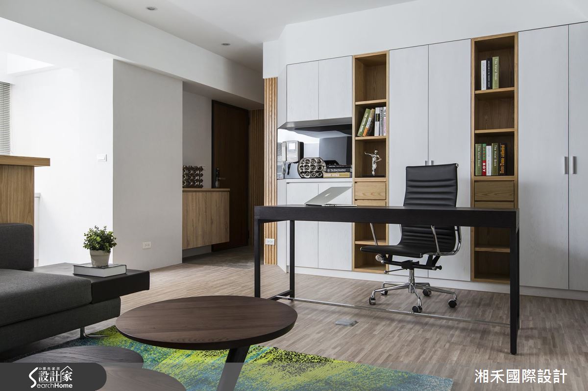 窄小老屋拯救法！輕量收納 x 俐落黑白 x 開放格局