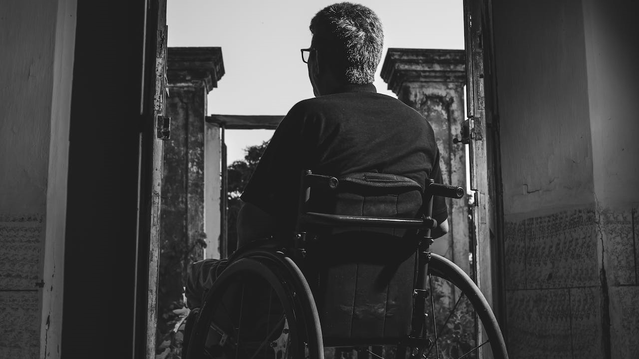 怨2兒不照顧「爸怒抵押4間房」 網逆風力挺：孩子不是工具人