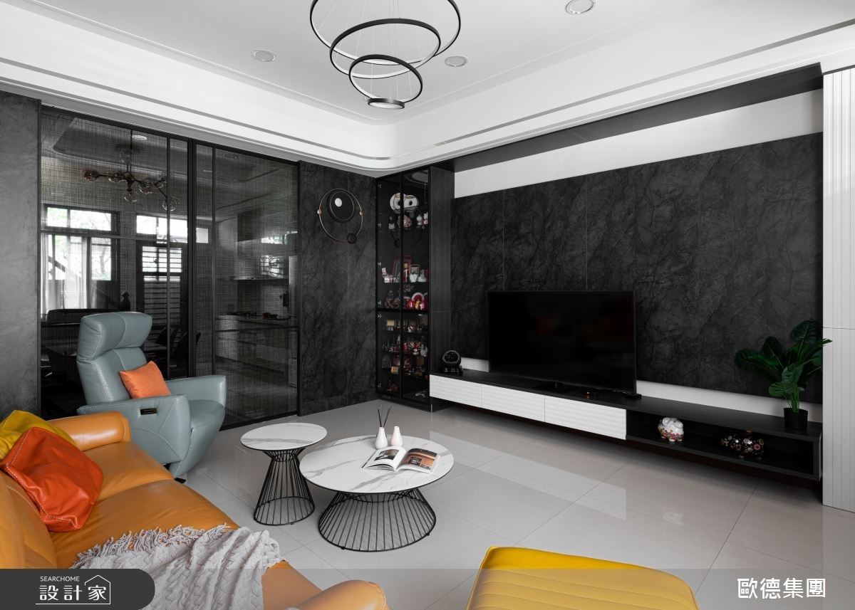 徜徉黑白時尚透天宅！美形收納、彈性拉門與臥榻，系統家具實現優雅日常