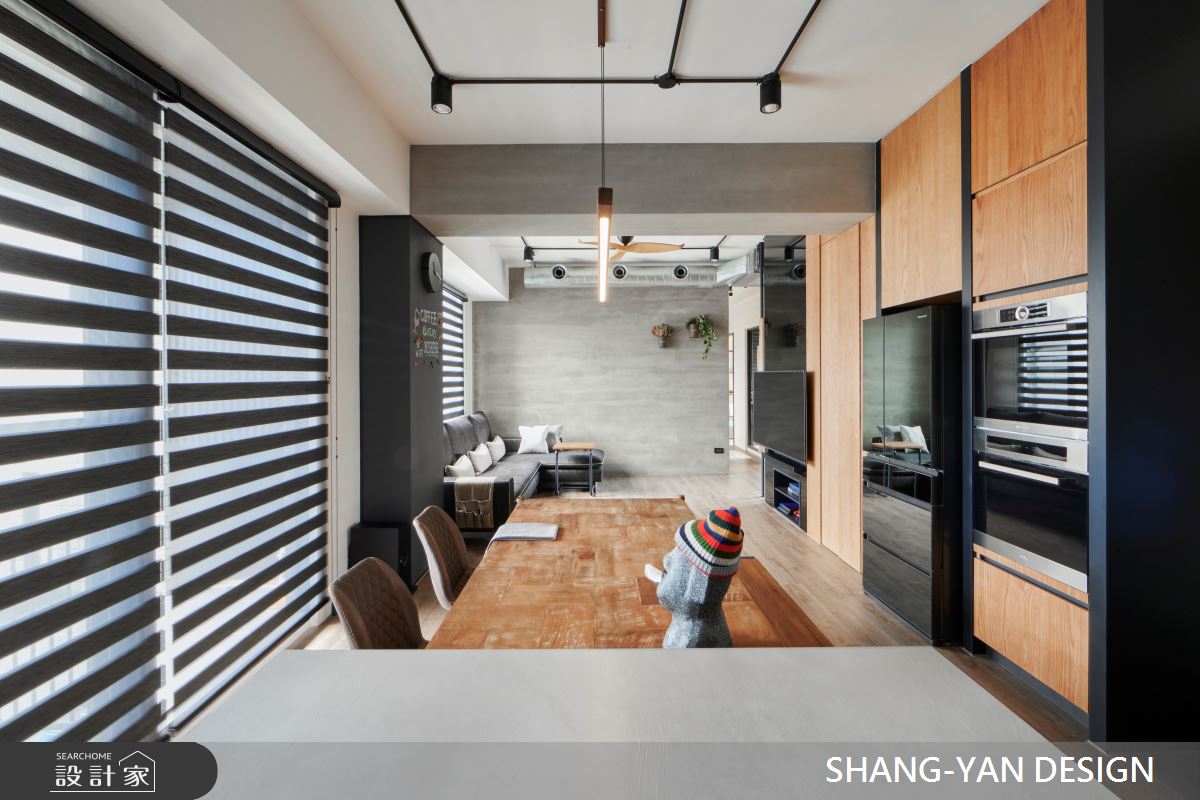 嚴選溫潤工業風私宅！木紋、紅磚增添溫度，玻璃折門敞開家的視野