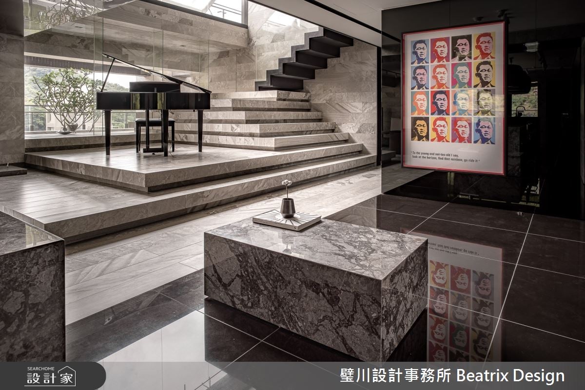 四面環山的雙層品味豪宅！低奢吧台、藝廊客廳、觀景露台、鋼琴展演區、...