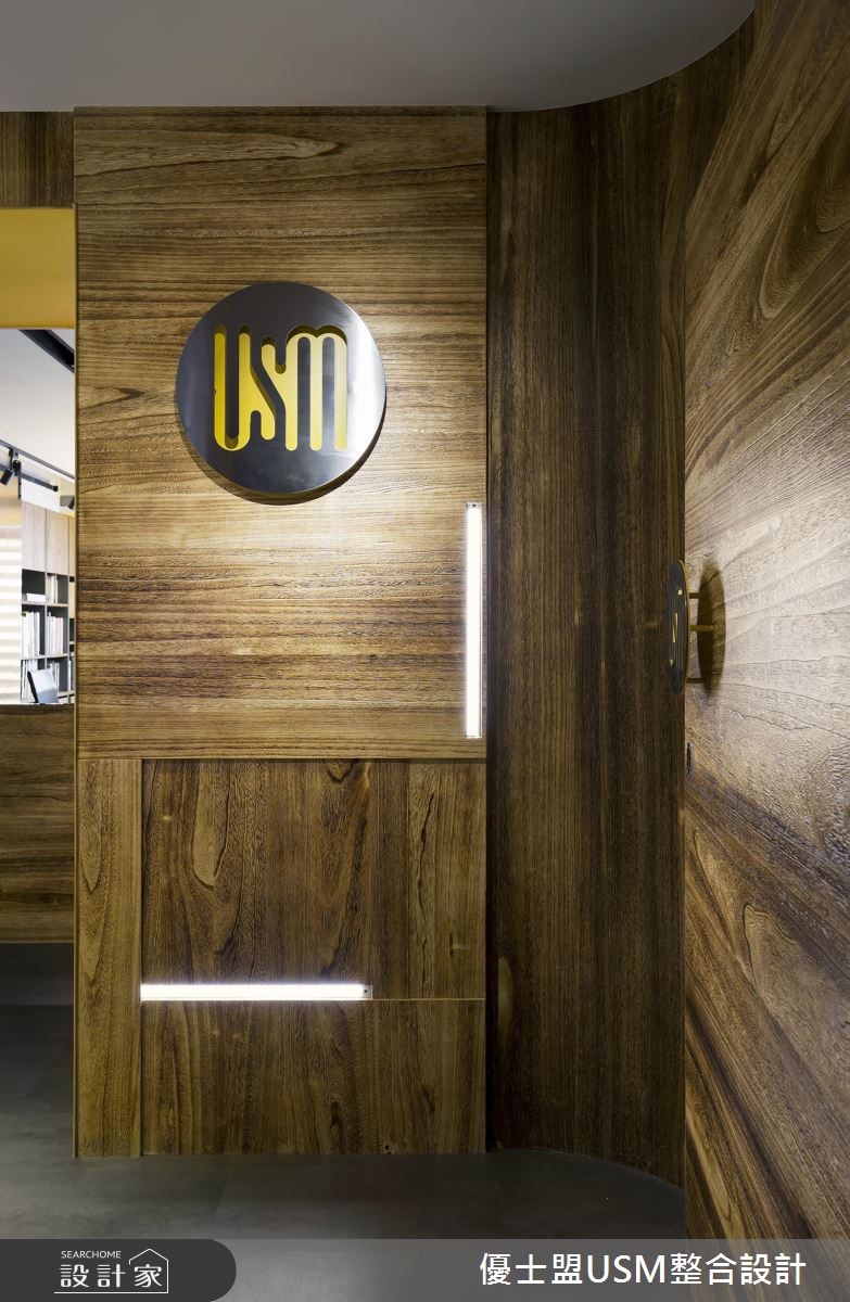 帶給屋主優質服務的關鍵！設計師的艷陽黃輕 Loft 辦公室