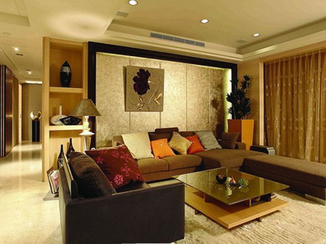 新古典風室內設計作品 優雅柔情兼容中西美宅的裝潢圖片 沙發背牆融合復古風情金箔壁紙 展現中西方合璧美感 樂屋裝潢相片網